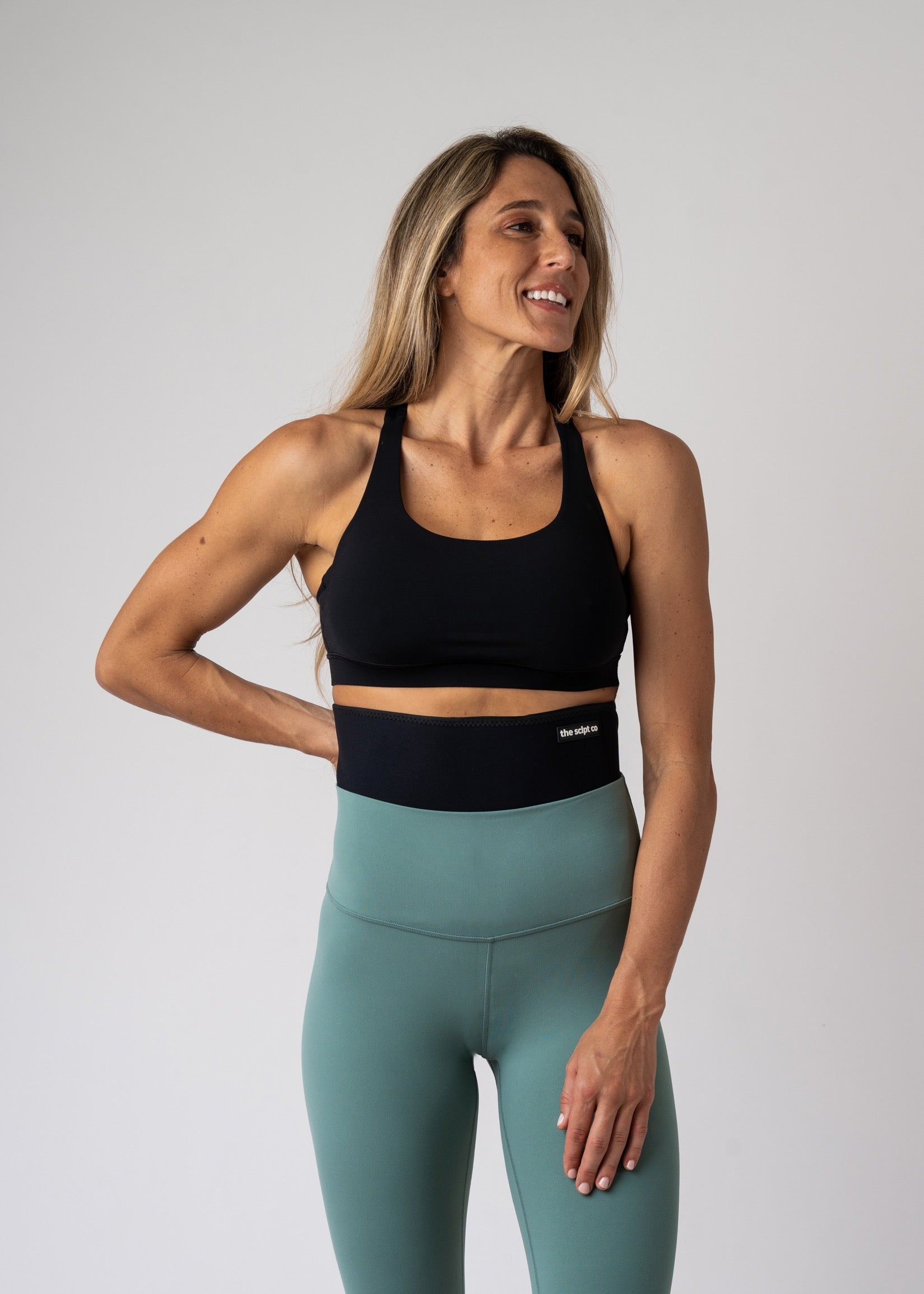 Kandace wearing the sclpt band in size medium